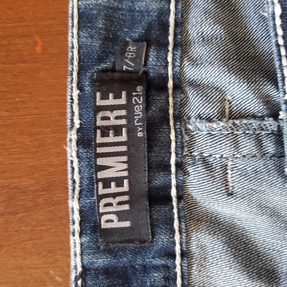 PREMIERE by rue21 Embelished Blue Jeans. Size 7/8 Regular. - Picture 5 of 6